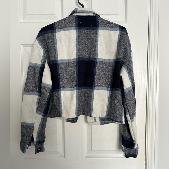 NWOT Blue Cropped Plaid Shacket - Picture 5 of 9